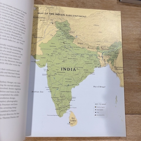 Art Gallery Exhibit Book Set, Set of 2 Collector Edition Art Books - Picture 9 of 16